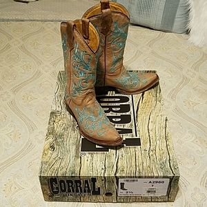 Girls Corral snip toe boots